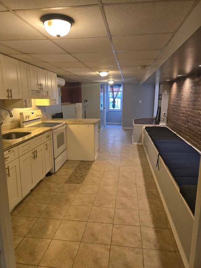 Building Photo - 45A Van Reypen St