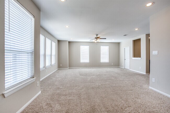 Building Photo - 22503 Miramar Bend Dr