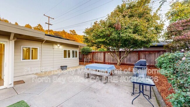 Building Photo - 2450 Grosse Ave