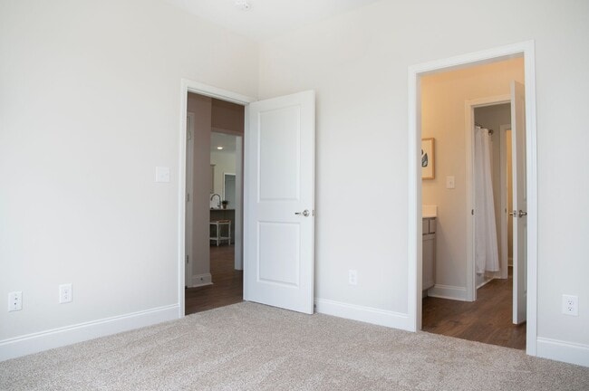 Building Photo - 8115 Chapel Hill Ln