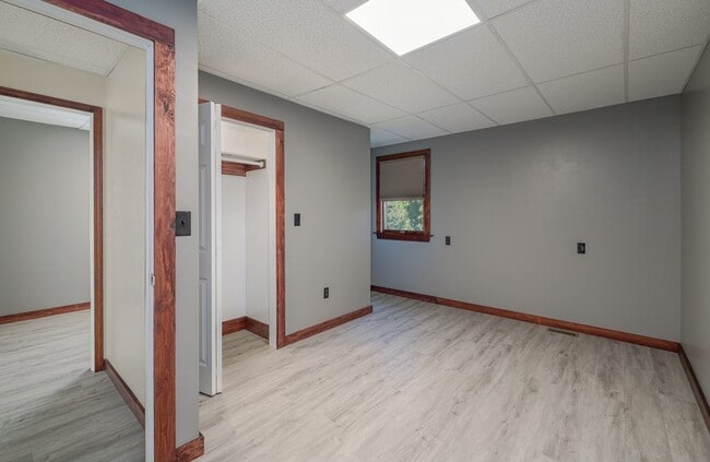 Building Photo - 20 Mutton Hill Rd