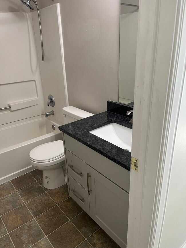 Building Photo - 374 E Braidhill Dr