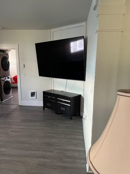 Building Photo - 1316 S 25th St