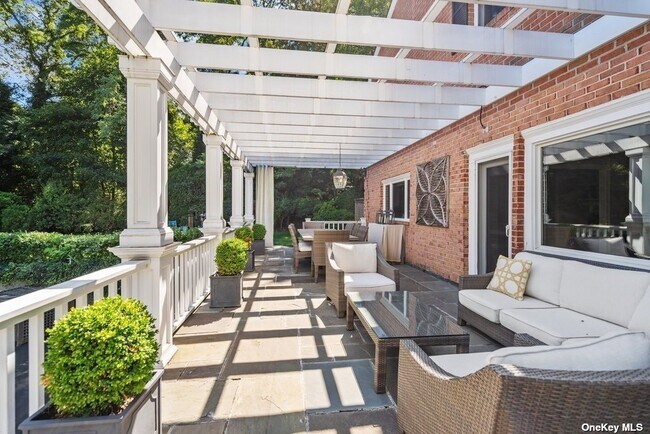 Building Photo - 157 Linden Ln