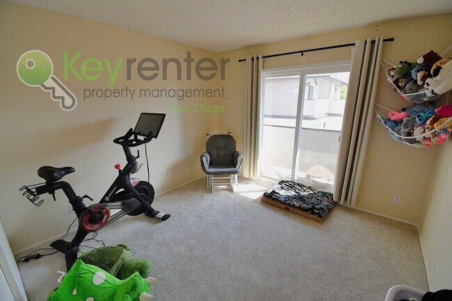 Building Photo - End-Unit Newly Remodeled Townhome in Clair...