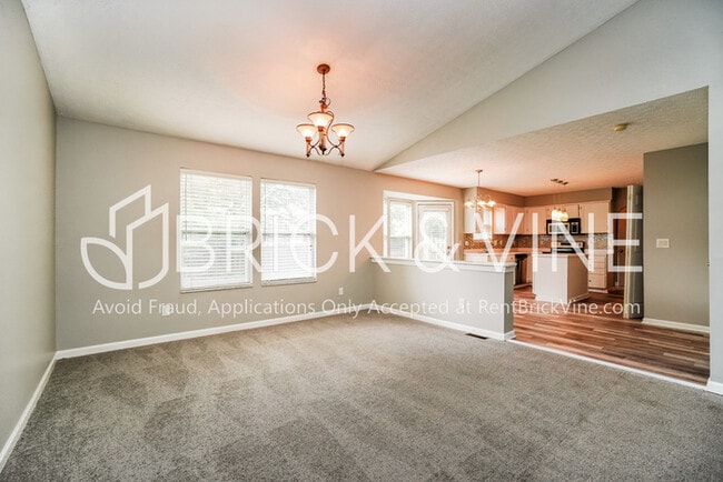 Building Photo - 5465 Avonhurst Ct