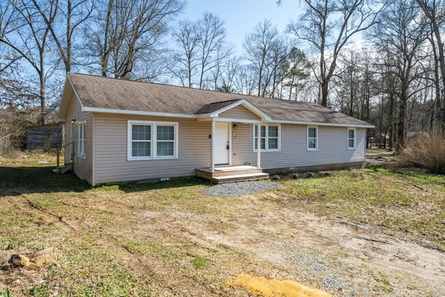Building Photo - Move-In Ready 4BR with Renovated Interiors...