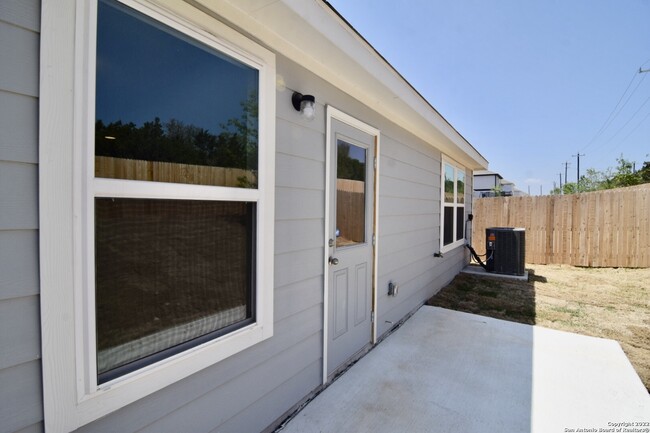 Building Photo - 11811 Burnett Rnch