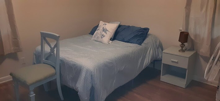 Main bedroom and double bed - 43 Harmony Ln
