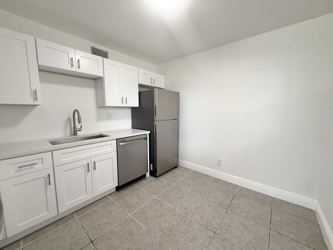 Building Photo - 906 Foresteria Dr