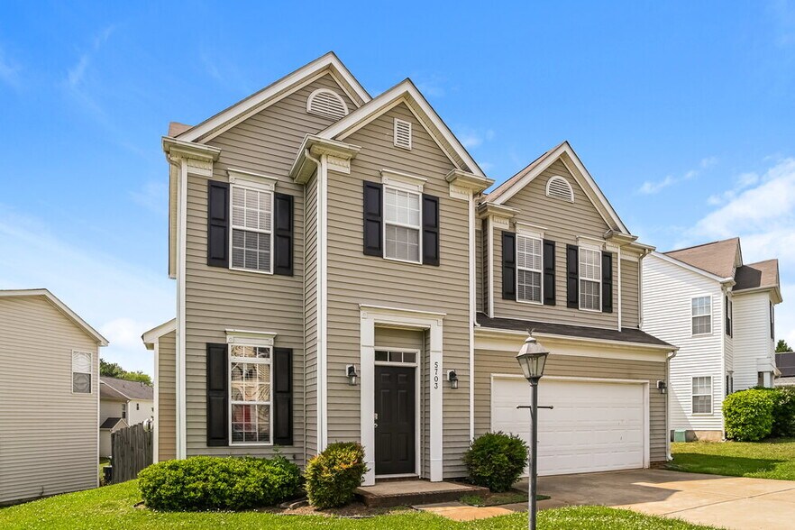 Building Photo - 5703 Waverly Lynn Ln