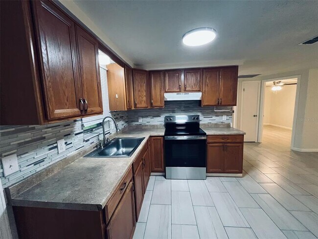 Building Photo - 5323 Satsuma Dr