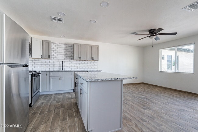 Building Photo - 37 E El Parque Dr