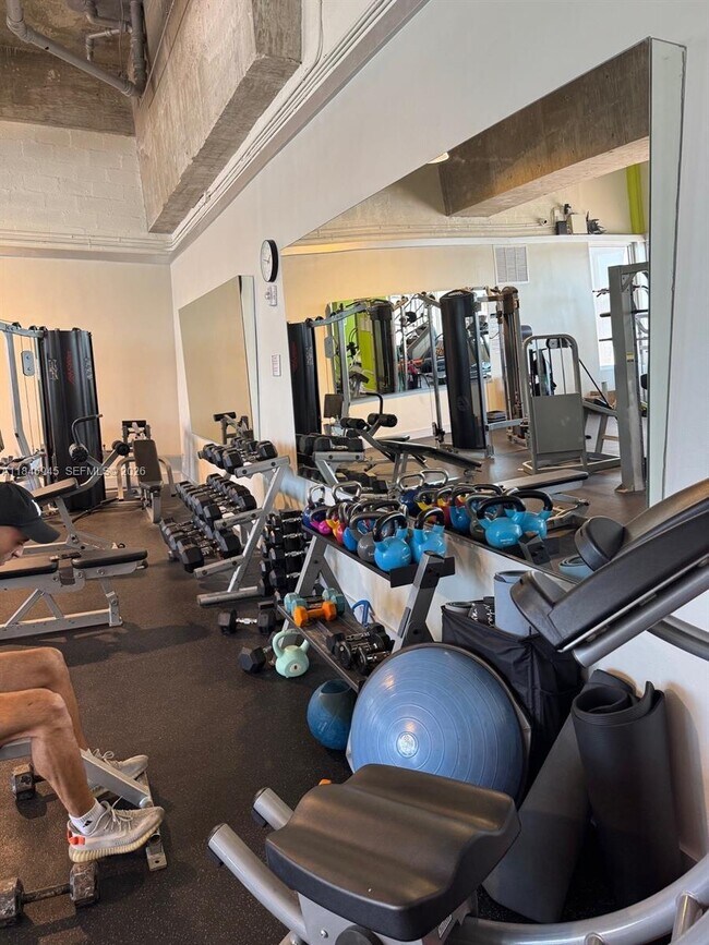 Building Photo - 1228 West Ave