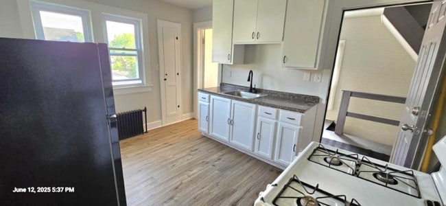 Building Photo - 233 Lester Ave