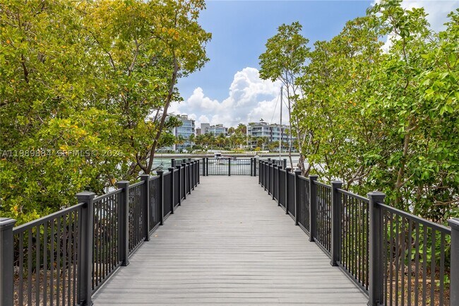 Building Photo - 1800 Sunset Harbour Dr