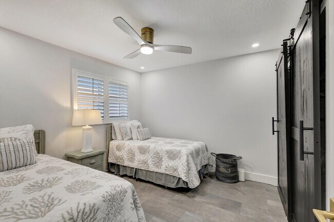 Building Photo - 1261 Singer Dr