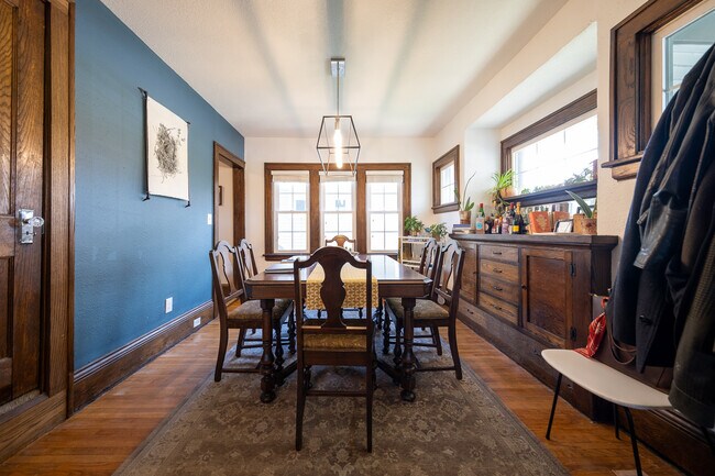 Building Photo - 817 Central Ave W