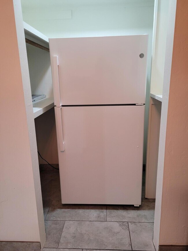 Building Photo - 350 Los Altos Dr