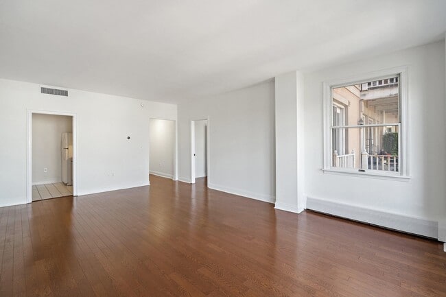 Building Photo - 110 Shearwater Ct E