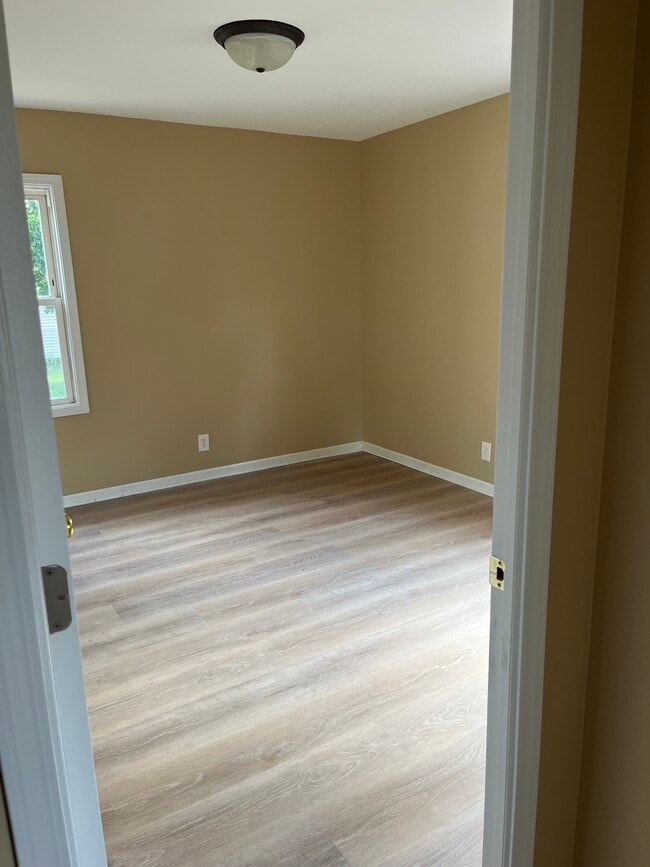 Building Photo - 328 Cedar Cir