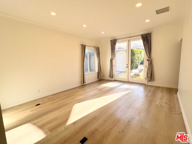 Building Photo - 7311 Dunfield Ave
