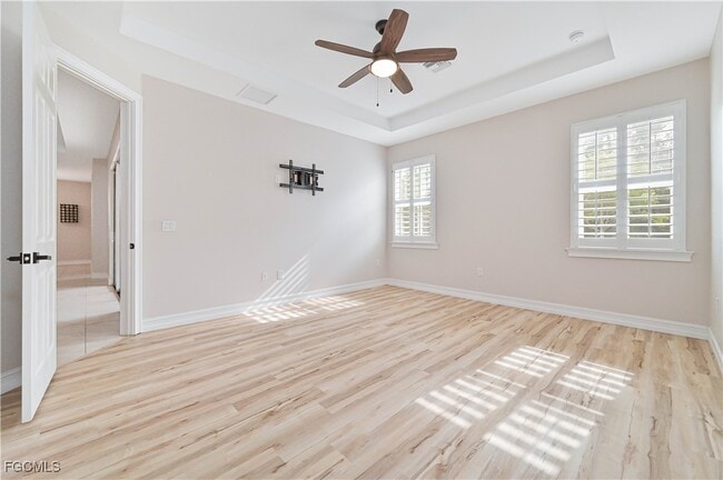 Building Photo - 2852 Royal Gardens Ave