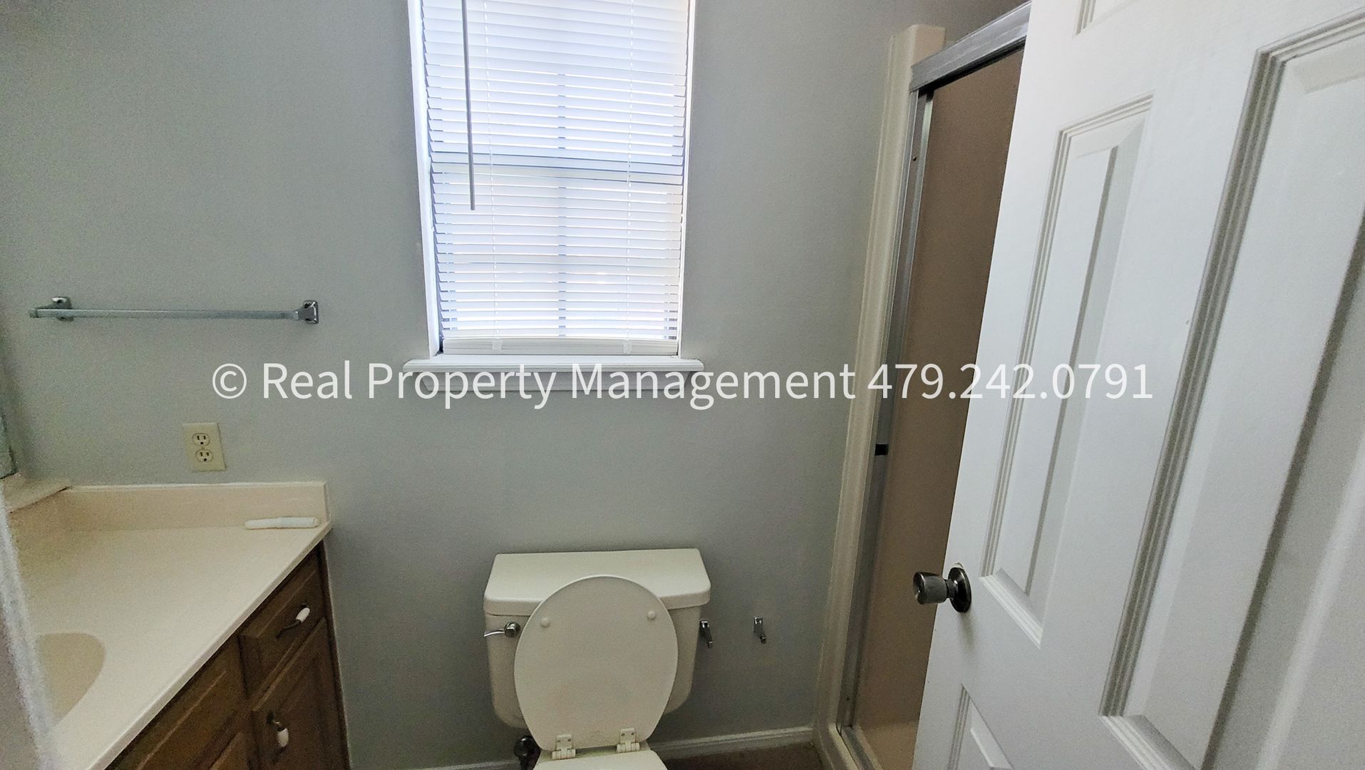 Building Photo - 106 Oak St