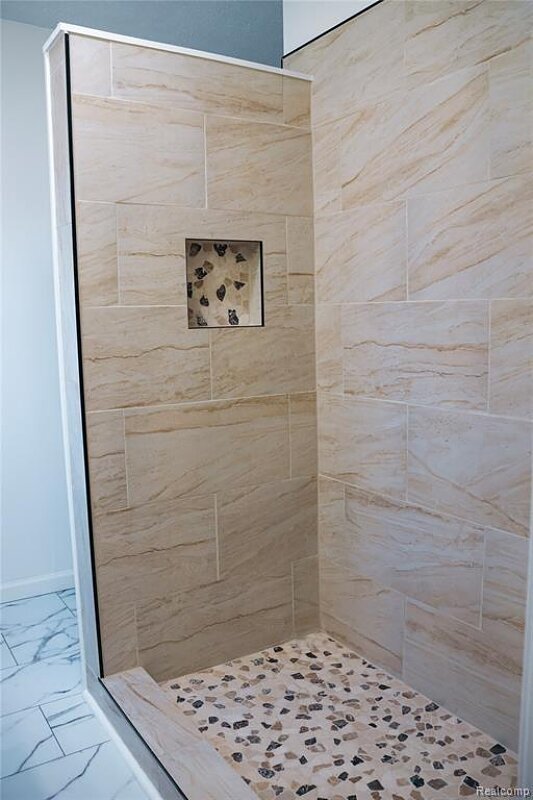 Building Photo - 618 Clinton St