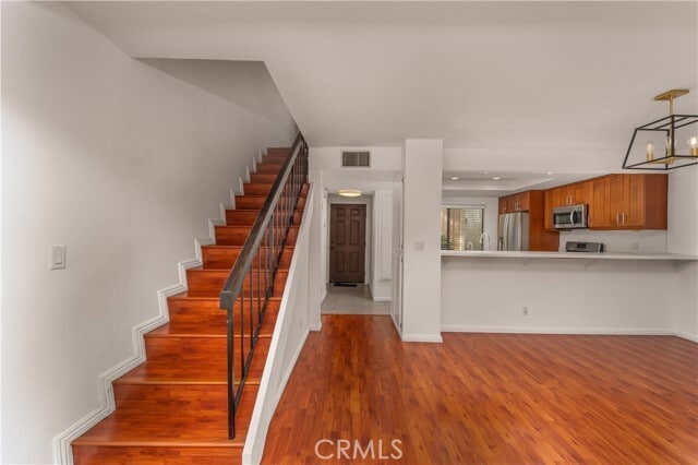 Building Photo - 5720 Owensmouth Ave