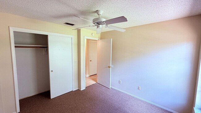 Building Photo - Bright 3/2 Home Near UCF with Vaulted Ceilings & Spacious Backyard!