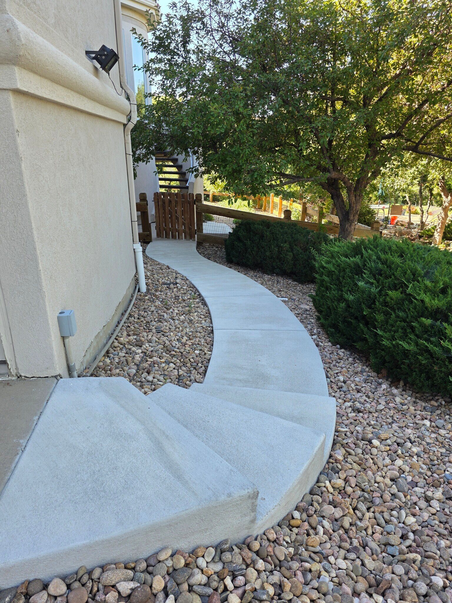 Building Photo - 192 October Pl