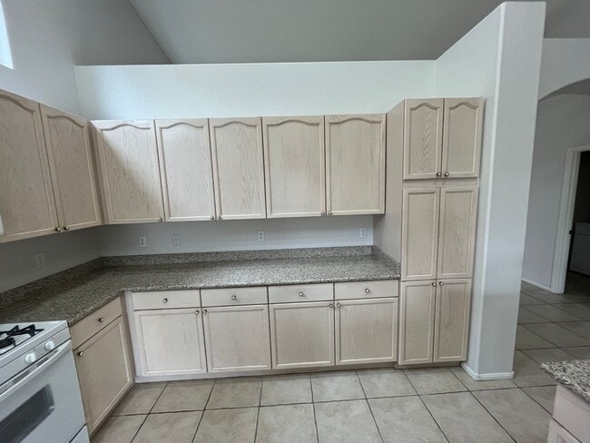 Building Photo - Lovely Gated Townhome Single Story Community.