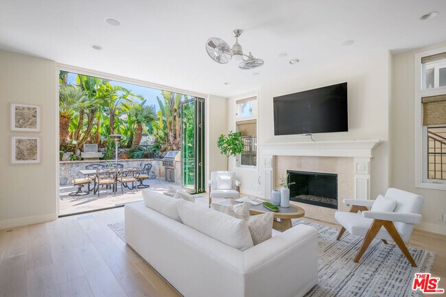 Building Photo - 707 Jasmine Ave