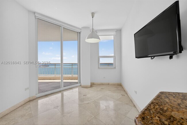 Building Photo - 808 Brickell Key Dr