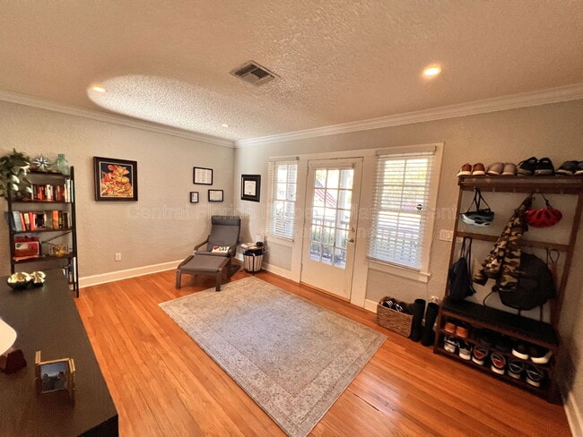 Building Photo - 750 Royal Palm Ct