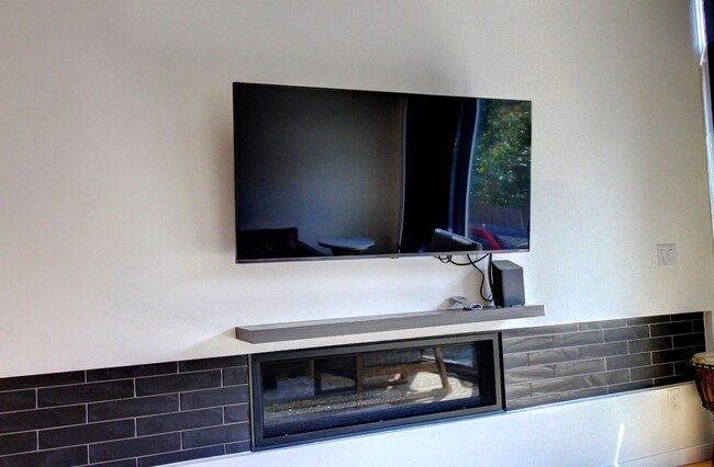 Building Photo - Luxury Living in the heart of Platte Park,...