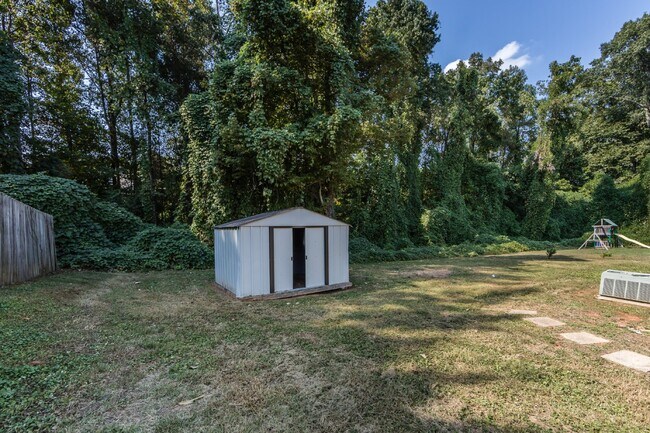 Building Photo - 814 King Arthur Dr