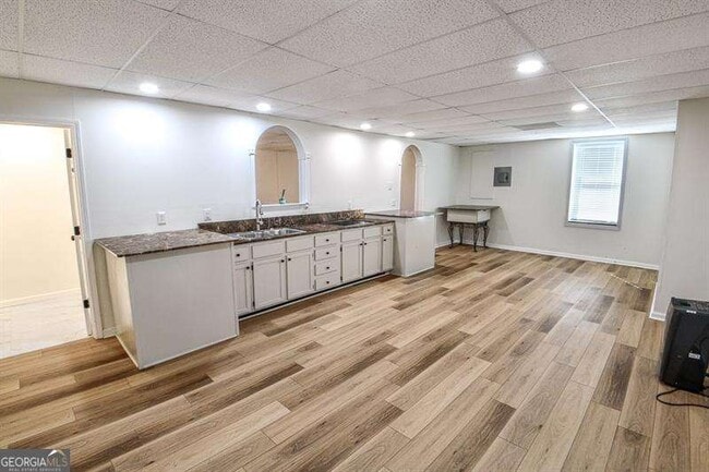 Building Photo - 1865 Oak Tree Hollow