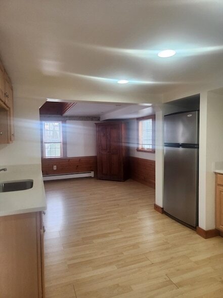 Building Photo - 92 Main St