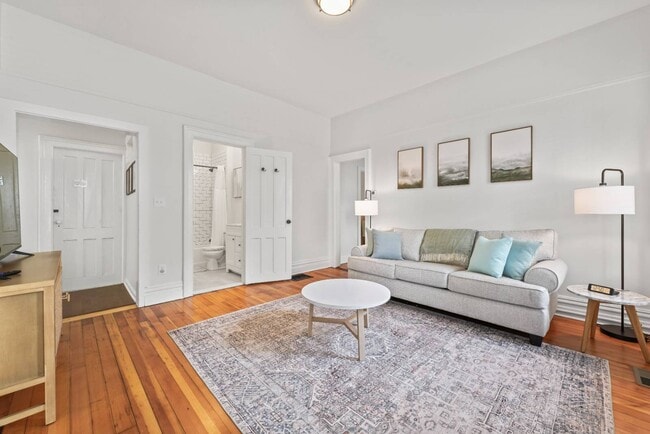 Building Photo - 1 Oak St