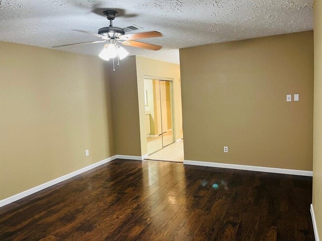 Building Photo - 16203 Ridgegreen Dr