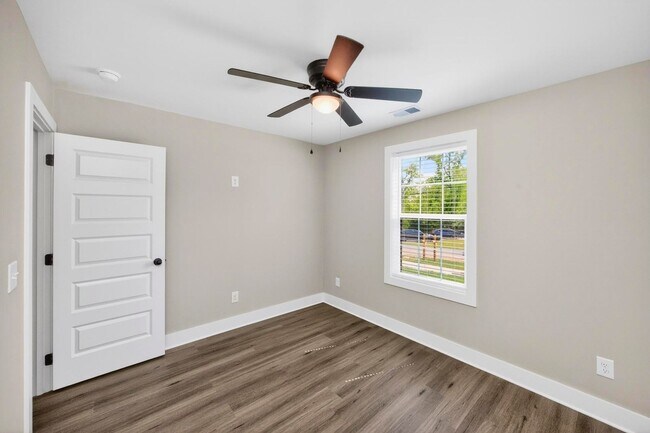 Building Photo - 206 Ross Ave