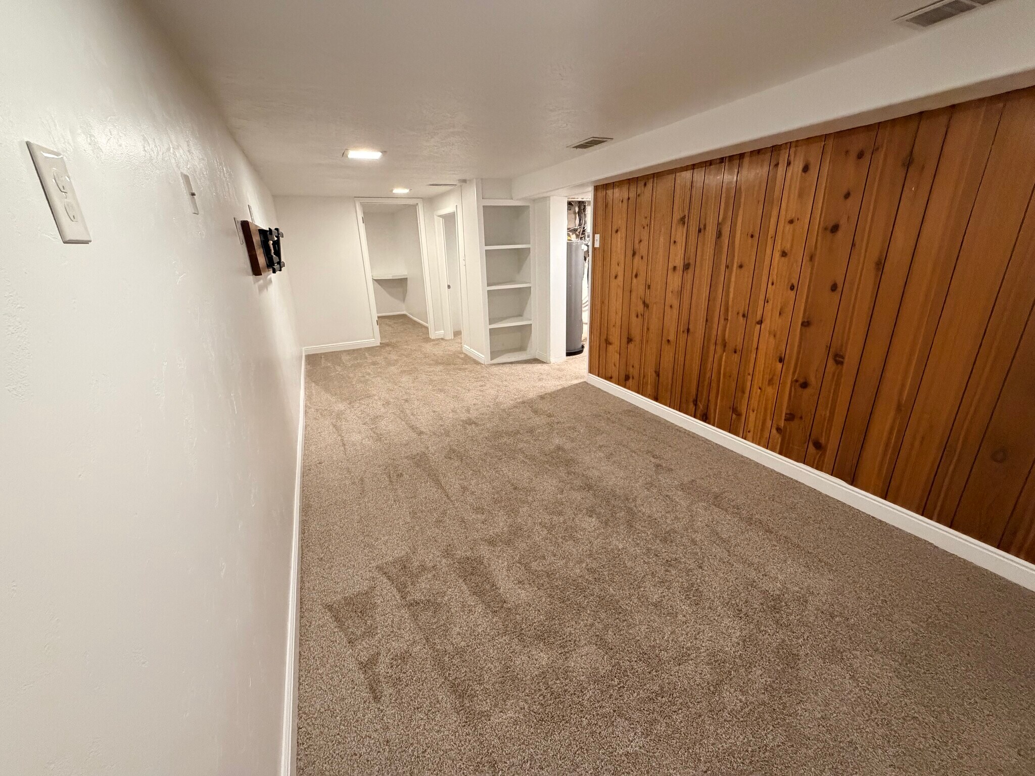 Building Photo - 933 E 13th St