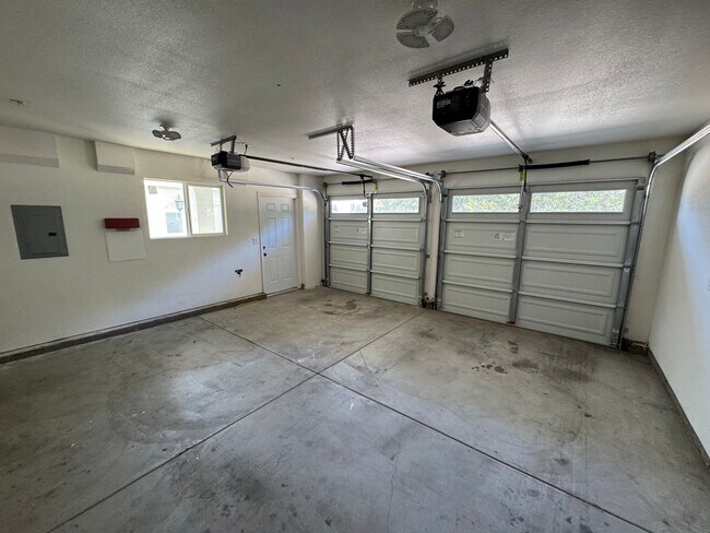 Building Photo - @ 4L Hayland