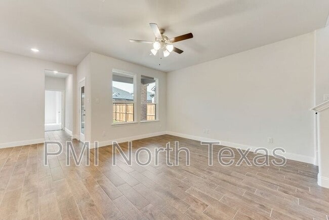 Building Photo - 737 Portina Dr