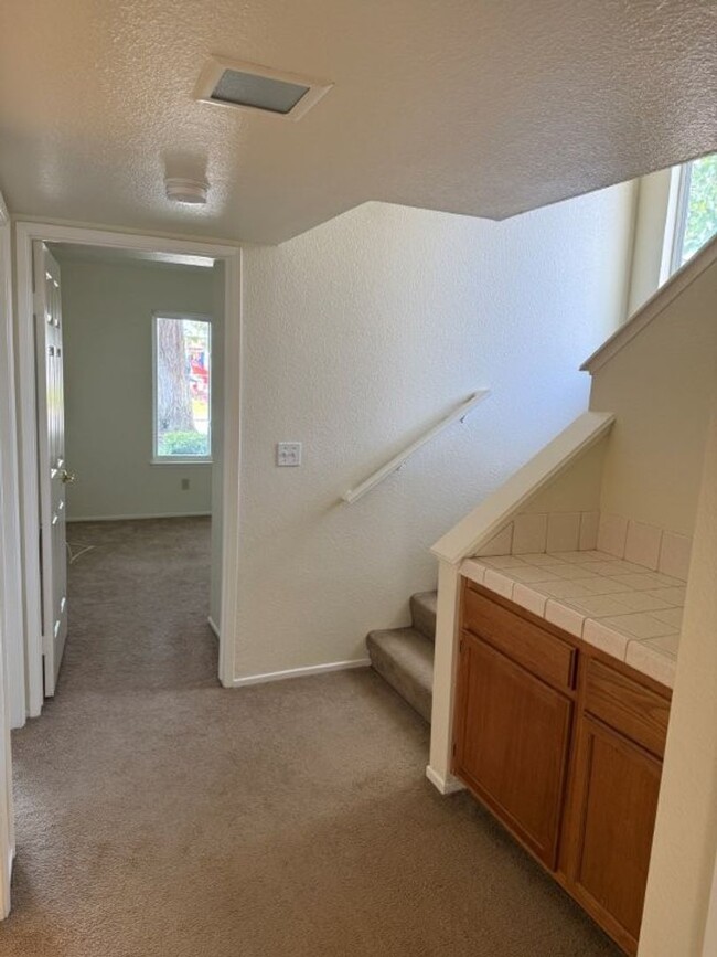 Building Photo - Modern 3 Bedroom Condo w/ Garage Vacaville...