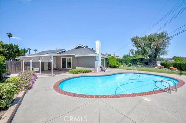 Building Photo - 2301 W Cajon Dr