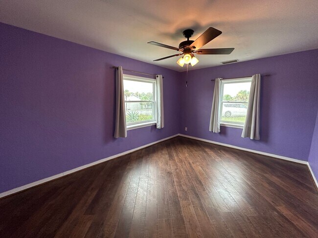 Building Photo - 3-Bedroom, 2-Bath Home Just Steps from the...