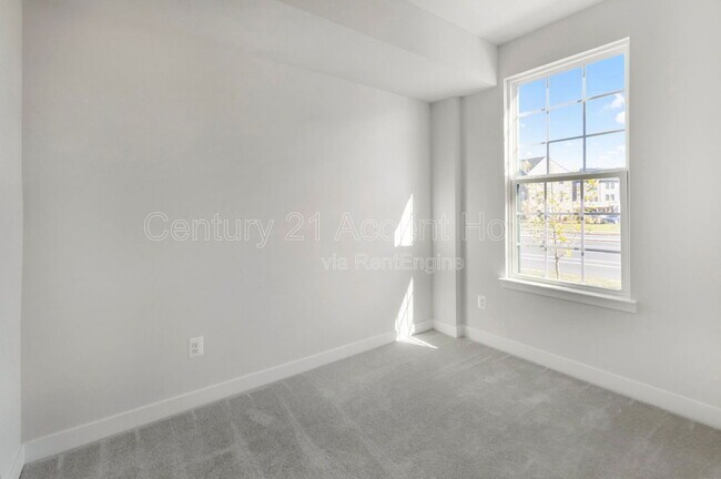 Building Photo - 14024 Sunrise Valley Dr